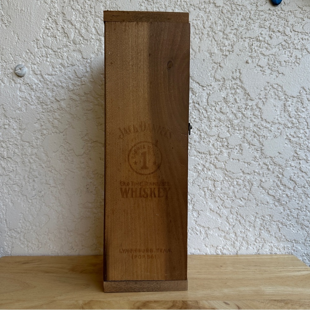 Jack Daniels 1994 Barrel House 1 Batch
B-002 Bottle With Wood Box w/ Hang
Tag - Picture 3 of 6
